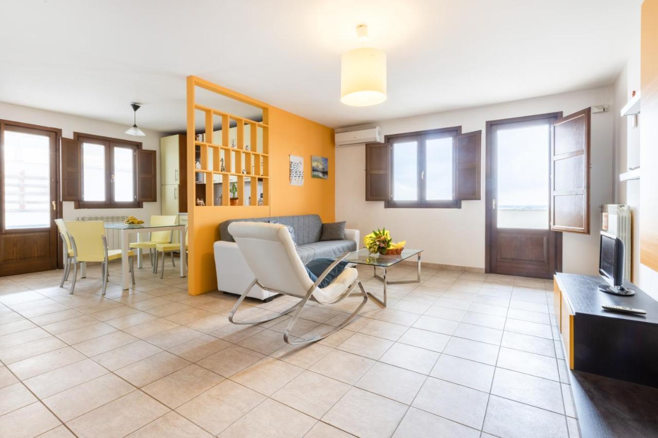 Lecce Colorful Flat With Terrace & Parking Leilighet Eksteriør bilde